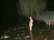 Ночное купание Ромы на Финаросе